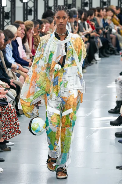 Look 3